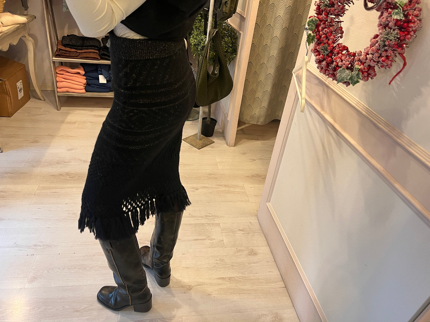 GONNA AMOSA BRAND BLACK