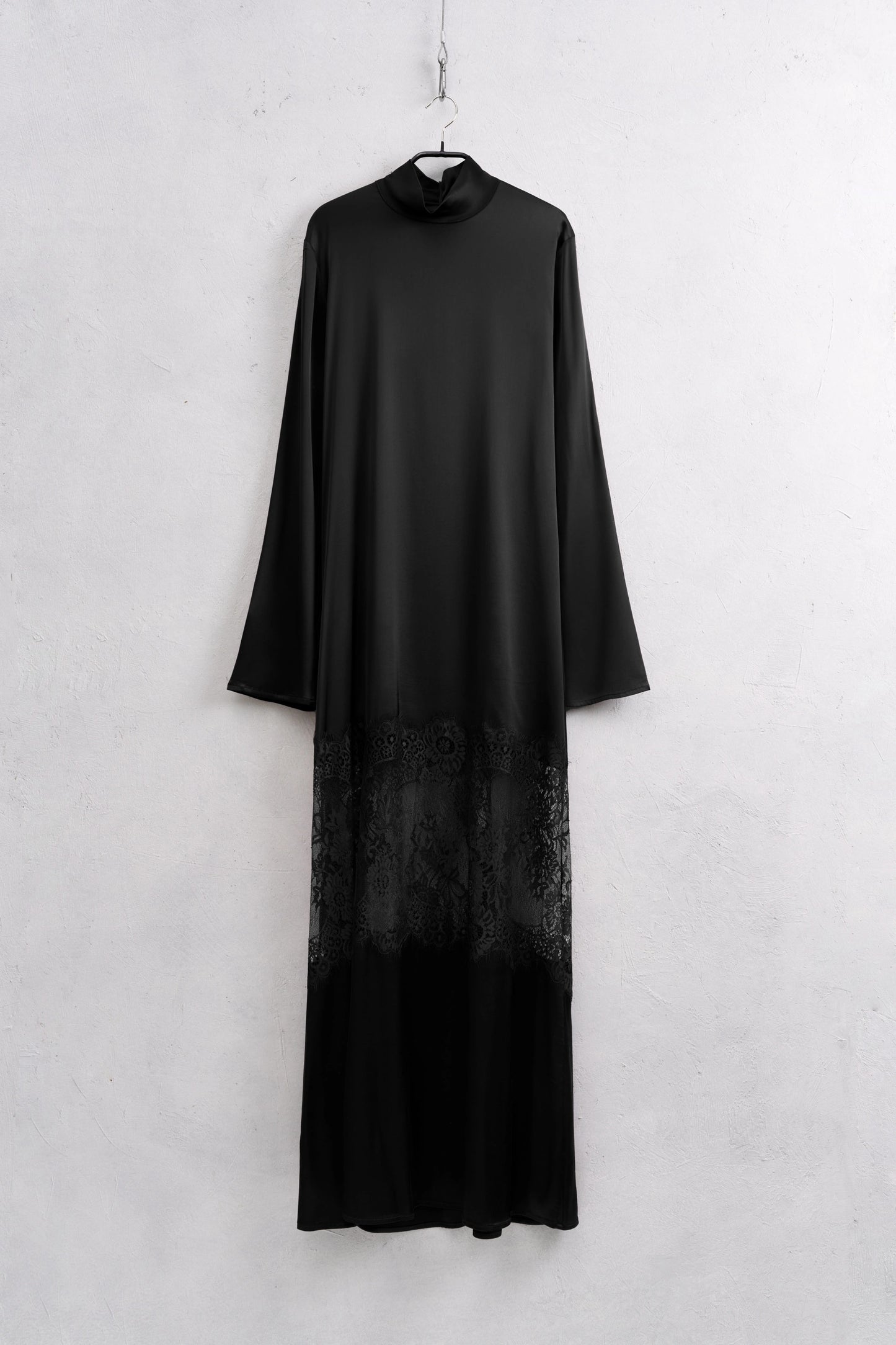 ABITO LUNGO SATIN E PIZZO