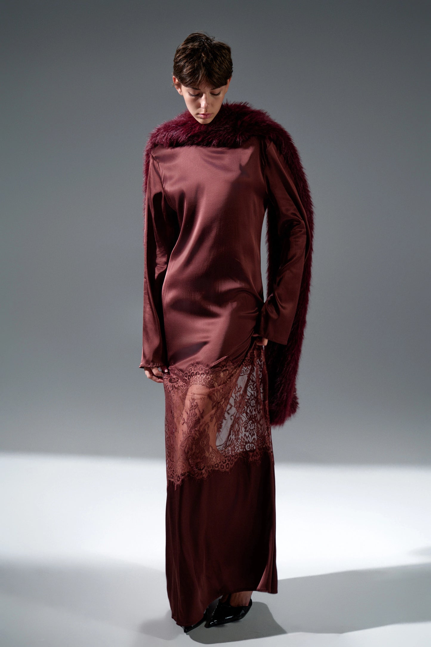 ABITO LUNGO SATIN E PIZZO